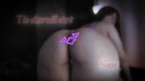 Snapshot of little_maeve chatting on 10-27-25, 01:42 Maeve  online show from 10-27-25, 01:42