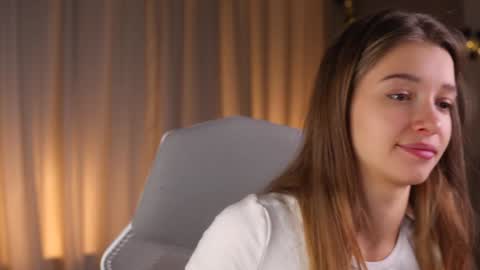 Kiki online show from 10-17-25, 03:03