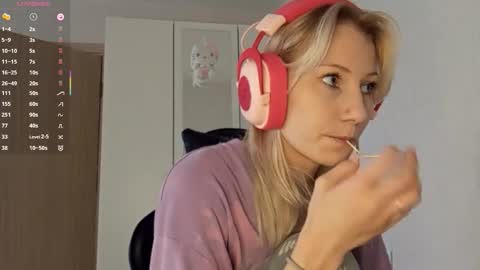 Lana online show from 10-10-25, 08:46