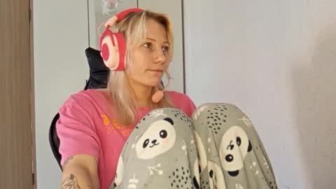 Lana online show from 10-11-25, 08:35