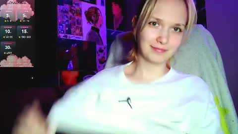 Snapshot of little_sugar_queen chatting on 07-13-26, 06:33 Akin online show from 07-13-26, 06:33