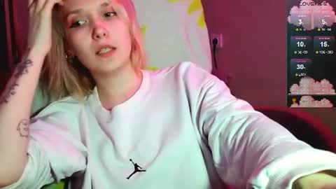 Snapshot of little_sugar_queen chatting on 07-16-26, 11:55 Akin online show from 07-16-26, 11:55