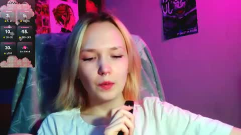 Snapshot of little_sugar_queen chatting on 07-25-26, 08:17 Akin online show from 07-25-26, 08:17