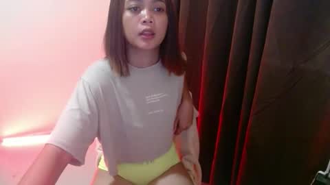 Snapshot of little_sunshine18 chatting on 05-05-26, 05:43 shine online show from 05-05-26, 05:43