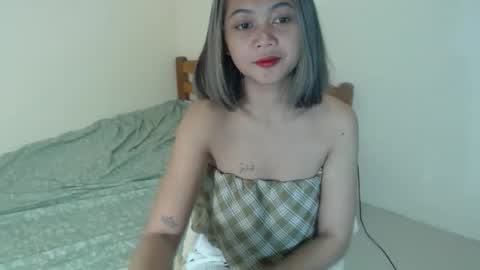 Snapshot of little_sunshine18 chatting on 05-23-26, 06:45 shine online show from 05-23-26, 06:45