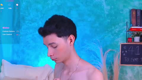 Snapshot of little_twiink chatting on 09-13-25, 02:33 Juan Ferrer online show from 09-13-25, 02:33