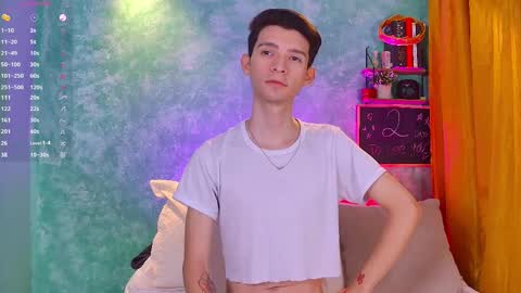 Snapshot of little_twiink chatting on 10-21-25, 01:28 Juan Ferrer online show from 10-21-25, 01:28