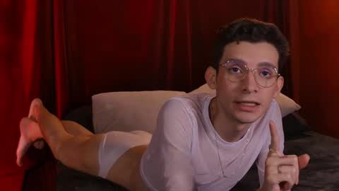 Snapshot of little_twiink chatting on 02-14-26, 01:35 Juan Ferrer online show from 02-14-26, 01:35