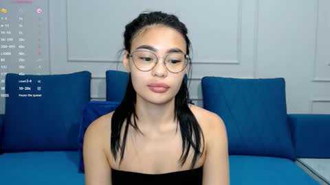 Snapshot of little_v1rgin_angel chatting on 10-08-25, 02:25 Kwan online show from 10-08-25, 02:25