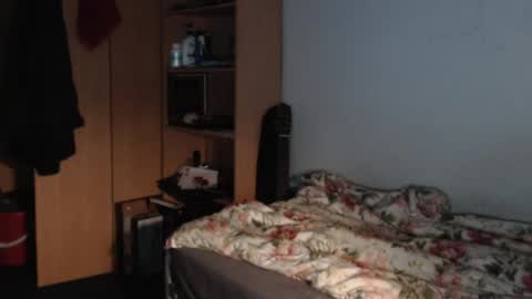 littlealien7 online show from 04-04-26, 06:05