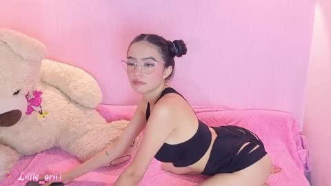 Snapshot of littlearii chatting on 05-26-26, 07:10 Ari online show from 05-26-26, 07:10