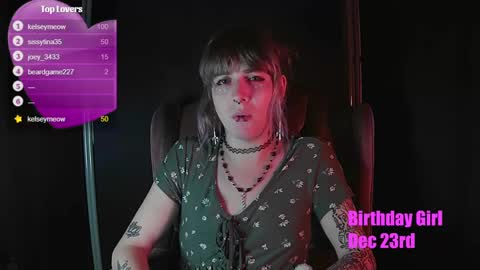 Gwen online show from 12-18-24, 06:32