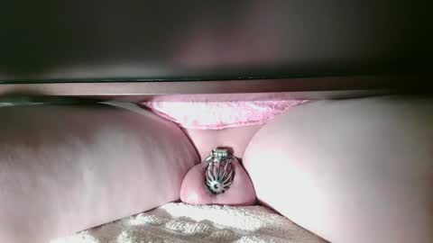 Snapshot of littleclitty247 chatting on 09-20-25, 12:22 Littlleclitty247 online show from 09-20-25, 12:22