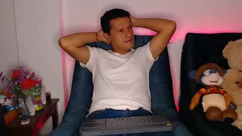 Snapshot of littledicklatin chatting on 05-19-26, 03:35 Manu online show from 05-19-26, 03:35