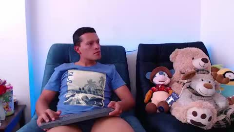 Snapshot of littledicklatin chatting on 06-12-26, 09:14 Manu online show from 06-12-26, 09:14