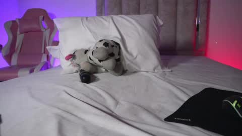 littlee_emma_ online show from 04-11-26, 02:05