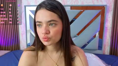 Snapshot of littleesara18 chatting on 04-28-26, 11:15 Sara online show from 04-28-26, 11:15