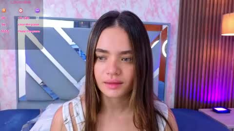 Snapshot of littleesara18 chatting on 05-07-26, 02:44 Sara online show from 05-07-26, 02:44