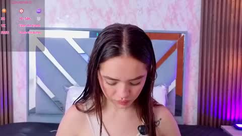 Snapshot of littleesara18 chatting on 05-25-26, 11:27 Sara online show from 05-25-26, 11:27