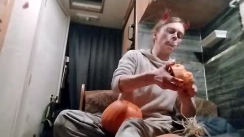 littleleo96 online show from 10-29-25, 06:04