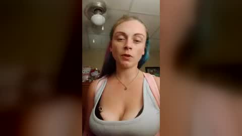 Snapshot of littleleo96 chatting on 08-01-26, 01:43 littleleo96 online show from 08-01-26, 01:43