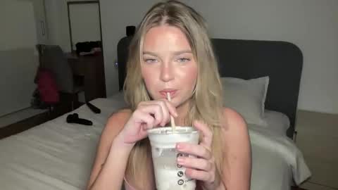 Marciabrady online show from 11-06-25, 01:28