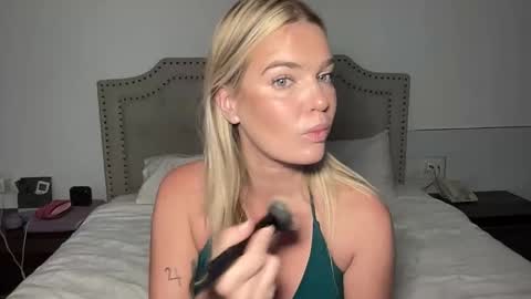 Marciabrady online show from 11-12-25, 05:19