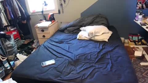 Snapshot of littlemissbuttbutt chatting on 09-18-25, 07:38 Madam Buttons online show from 09-18-25, 07:38