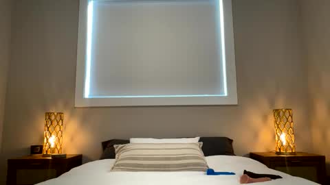 Mia online show from 04-30-26, 04:02