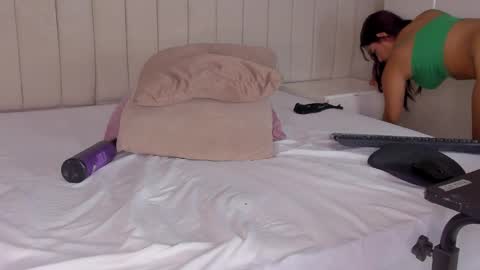 im olivia IG littleolivia01 online show from 02-21-25, 04:37