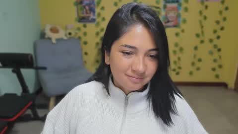 Mia  Wednesday to Sunday 730 am to 1030 am Colombian Hour D online show from 12-15-25, 03:33