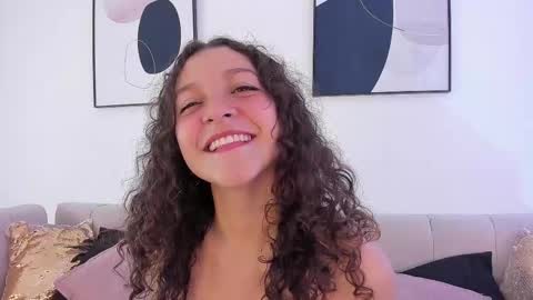 Snapshot of littlesoffi_gh chatting on 02-16-25, 05:26    online show from 02-16-25, 05:26