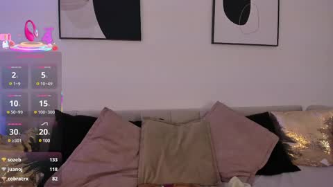 Snapshot of littlesoffi_gh chatting on 03-08-25, 02:40    online show from 03-08-25, 02:40