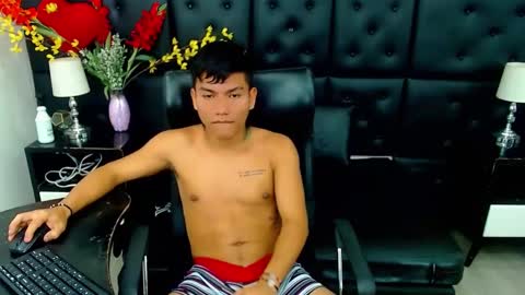 Snapshot of littletommy01 chatting on 02-19-25, 06:11 littletommy01 online show from 02-19-25, 06:11