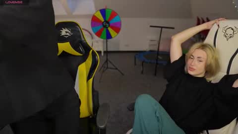 Snapshot of livehub054 chatting on 12-04-25, 11:19 Sheryl online show from 12-04-25, 11:19