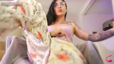 Emily  R online show from 06-06-26, 09:19