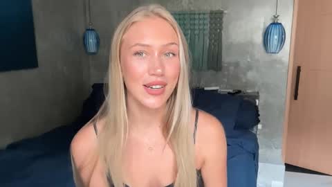 Snapshot of livslifee chatting on 02-05-26, 03:11 olivia online show from 02-05-26, 03:11