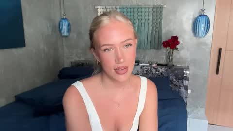 Snapshot of livslifee chatting on 02-17-26, 03:25 olivia online show from 02-17-26, 03:25