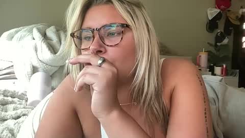 Snapshot of livvymack chatting on 09-09-25, 06:51 Livvy online show from 09-09-25, 06:51