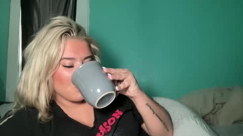 Snapshot of livvymack chatting on 10-07-25, 03:09 Livvy online show from 10-07-25, 03:09