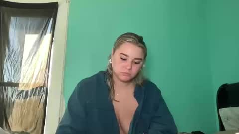 Snapshot of livvymack chatting on 10-10-25, 02:05 Livvy online show from 10-10-25, 02:05