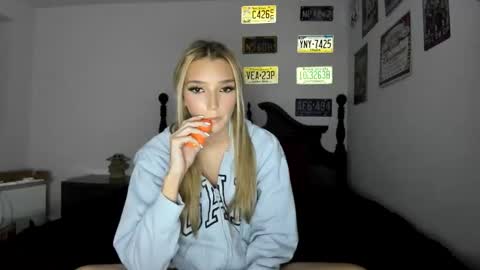 Livvy online show from 04-09-26, 04:45