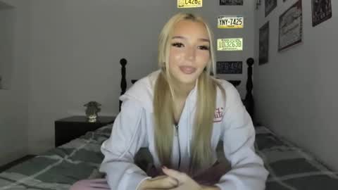 Snapshot of livvywinters chatting on 05-05-26, 05:04 Livvy online show from 05-05-26, 05:04