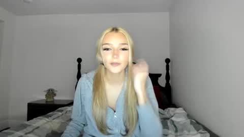 Snapshot of livvywinters chatting on 05-14-26, 04:08 Livvy online show from 05-14-26, 04:08