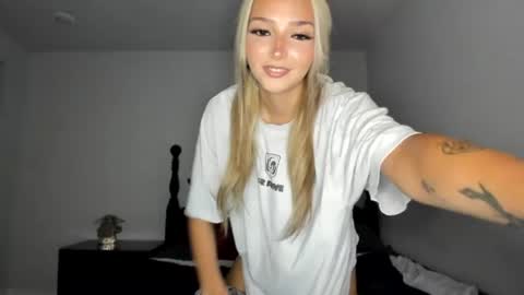 Snapshot of livvywinters chatting on 08-04-26, 04:04 Livvy online show from 08-04-26, 04:04