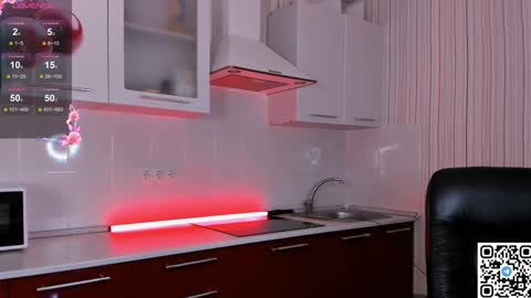 Snapshot of livyybosom chatting on 12-17-24, 05:58 My name is Livy Nice to meet you Thumbs up please its important online show from 12-17-24, 05:58