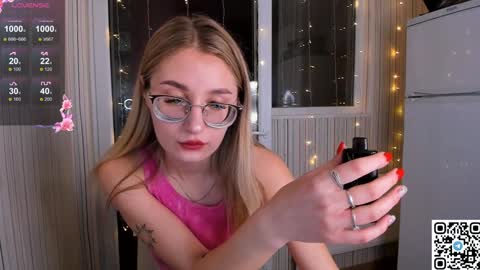 Snapshot of livyybosom chatting on 12-28-24, 06:29 My name is Livy Nice to meet you Thumbs up please its important online show from 12-28-24, 06:29