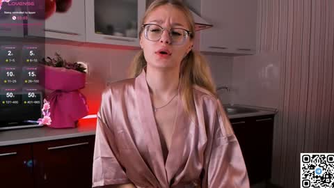 Snapshot of livyybosom chatting on 02-01-25, 06:08 My name is Livy Nice to meet you Thumbs up please its important online show from 02-01-25, 06:08