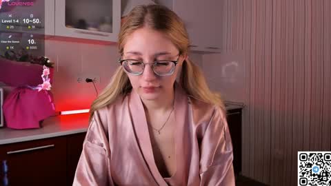 Snapshot of livyybosom chatting on 02-02-25, 04:43 My name is Livy Nice to meet you Thumbs up please its important online show from 02-02-25, 04:43