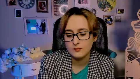 LixeLuna online show from 05-25-26, 06:30
